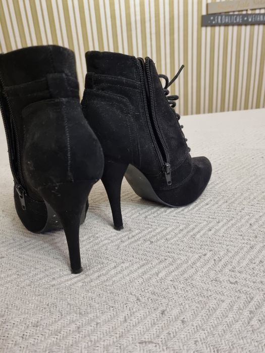 Оригинални боти Guess