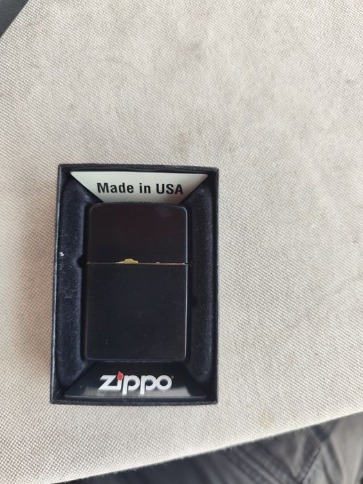 Zippo de vânzare de colecție