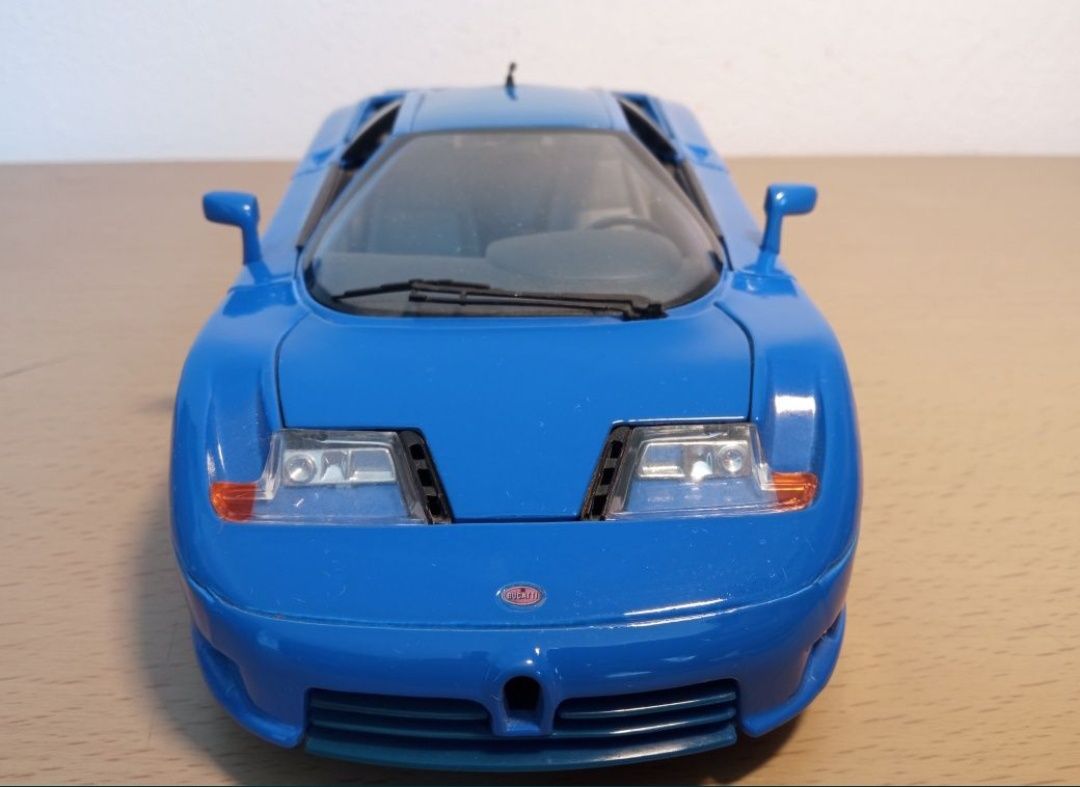 Bugatti maisto 1 18 
Scara 1:18
Produs de maisto 

Pozele reflectă rea