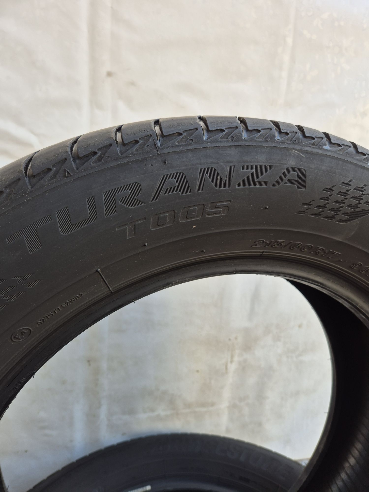 2бр 215 60 17 Bridgestone летни - 21г