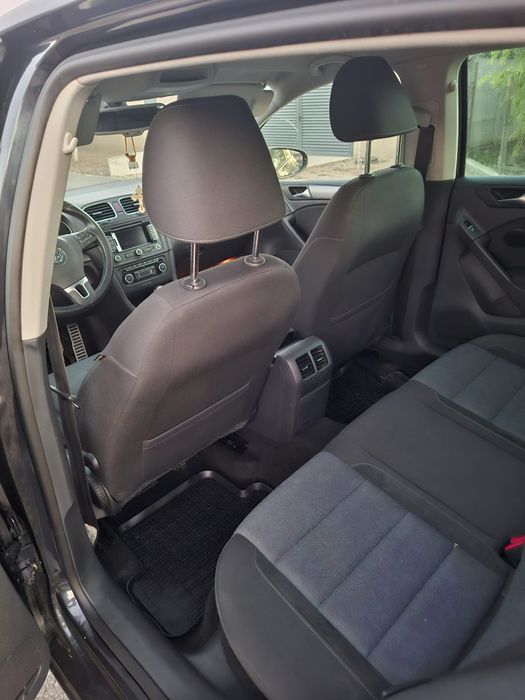 Vând Volkswagen Golf VI