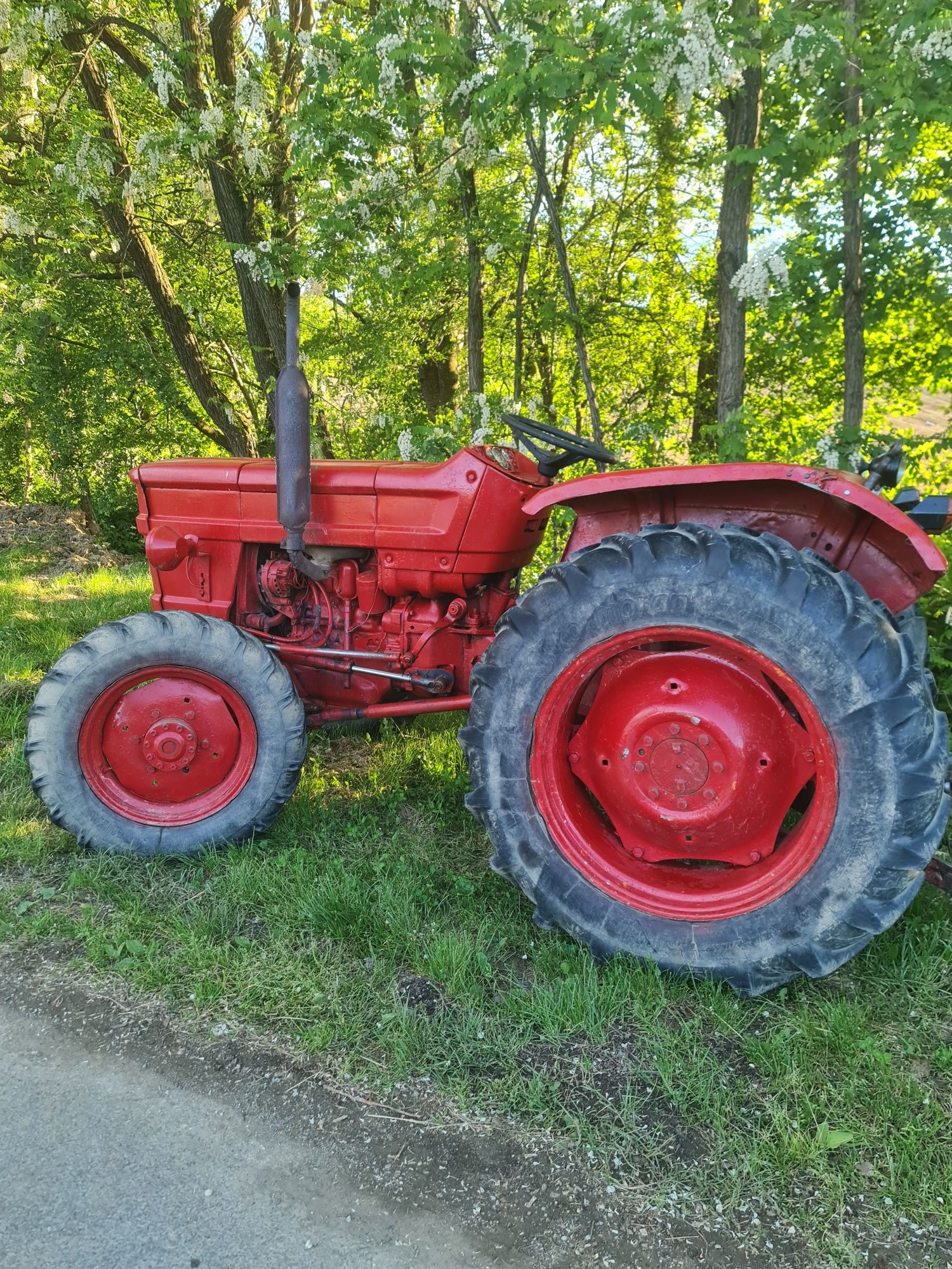 Vând tractor fiat 445 DT