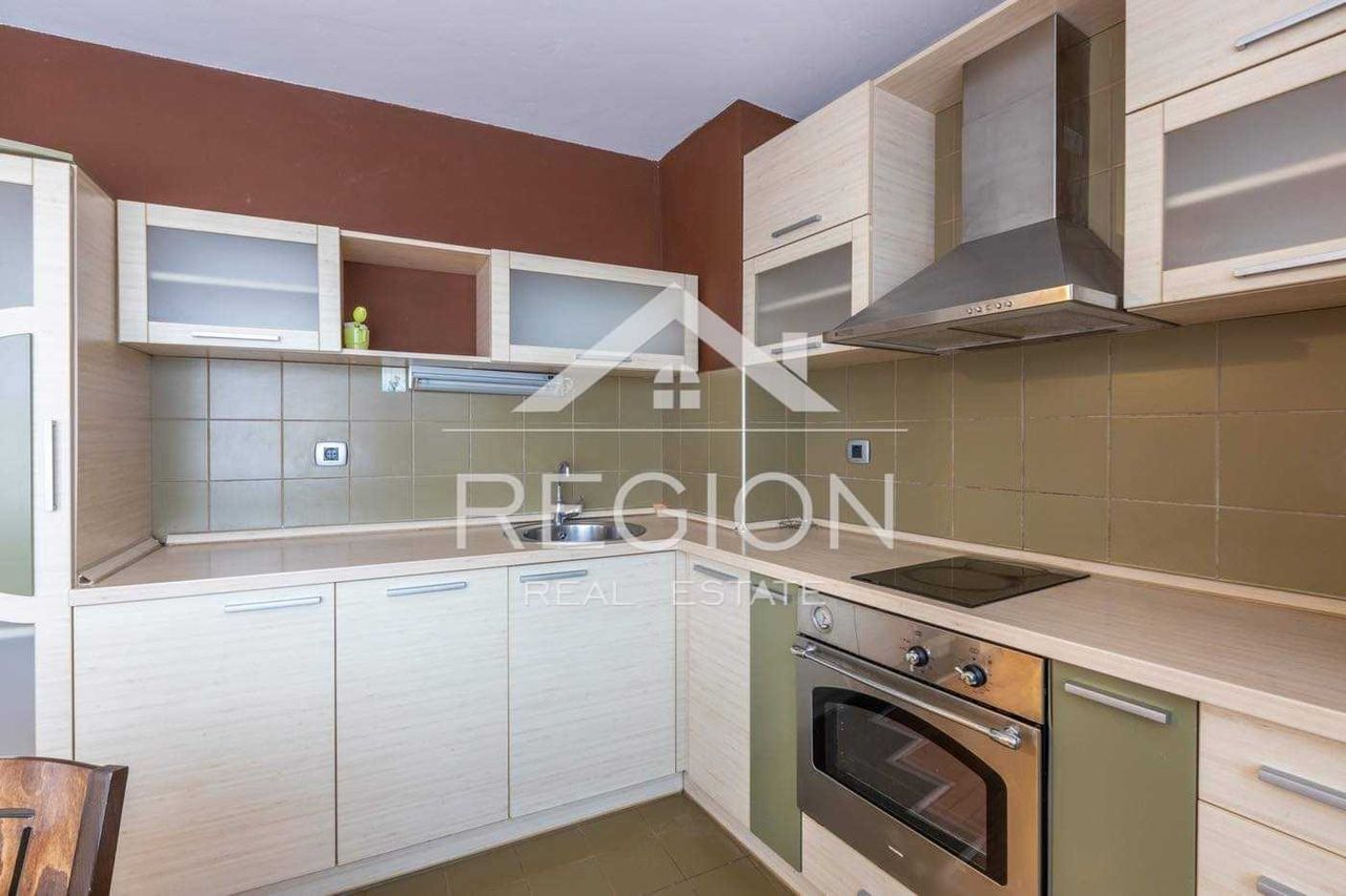 Дава се под наем Тристаен апартамент в Варна, Център - 90 кв.м за 500 € - Снимка #1