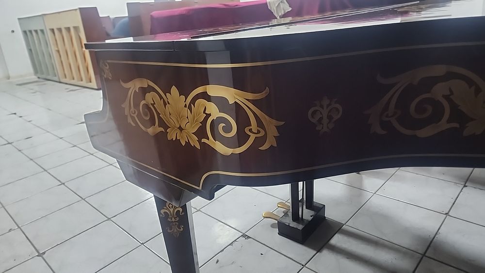 Рояль кабинетный  Weinbach