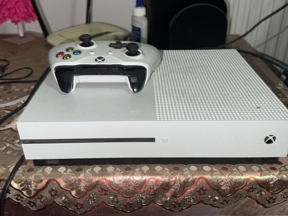 XBoX one S 1TB..