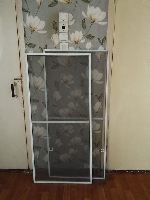 Продам сетку от комаров на балконную дверь