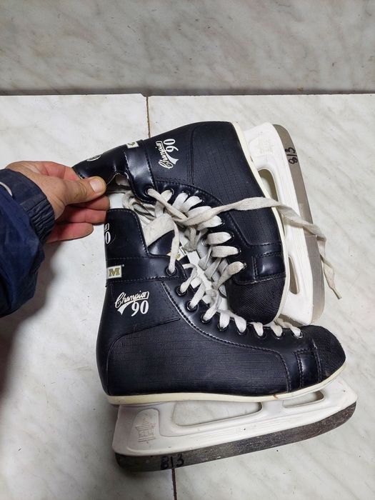 Patine 813 hochei hochey CCM Champion marime 38 ( 24,5 cm)