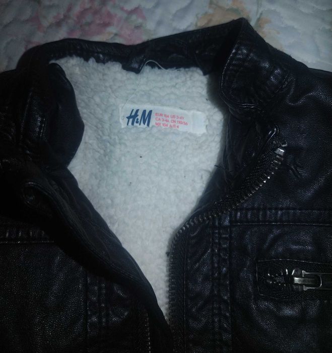 Hainuta piele neagra imblanita 3-4 ani