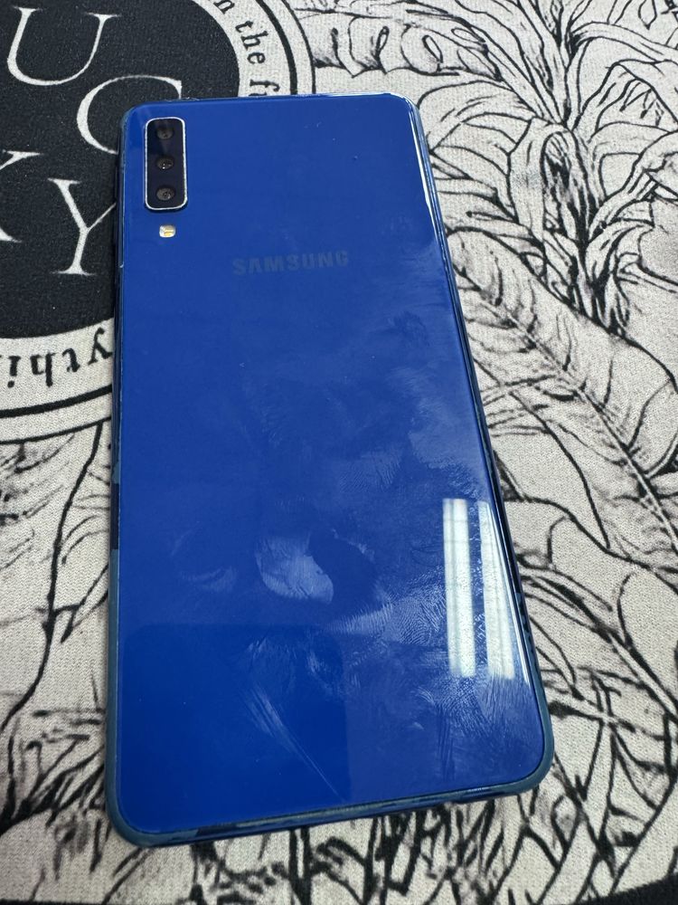 Samsung Galaxy A7 (2018) 4/64gb - отличен