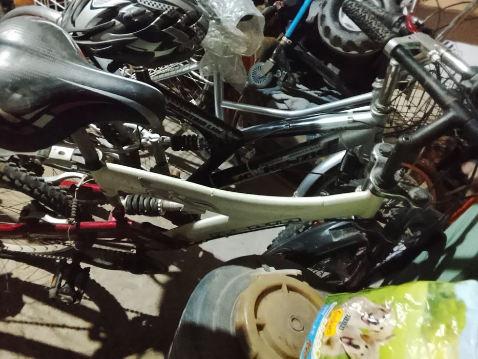 Vând bicicleta foarte frumoasa