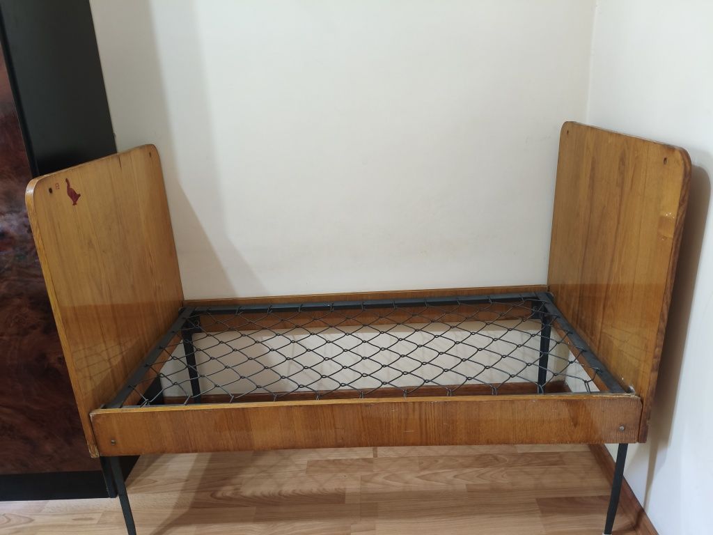 Продам советскую детскую кроватку