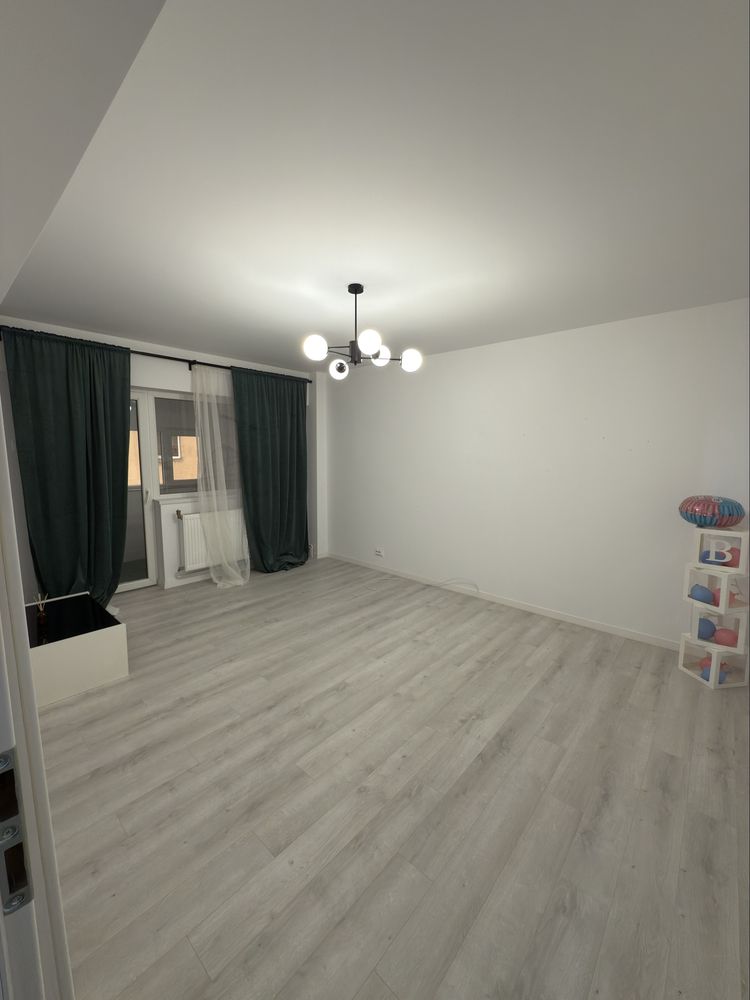 Vand apartament 2 camere zona Crihala
