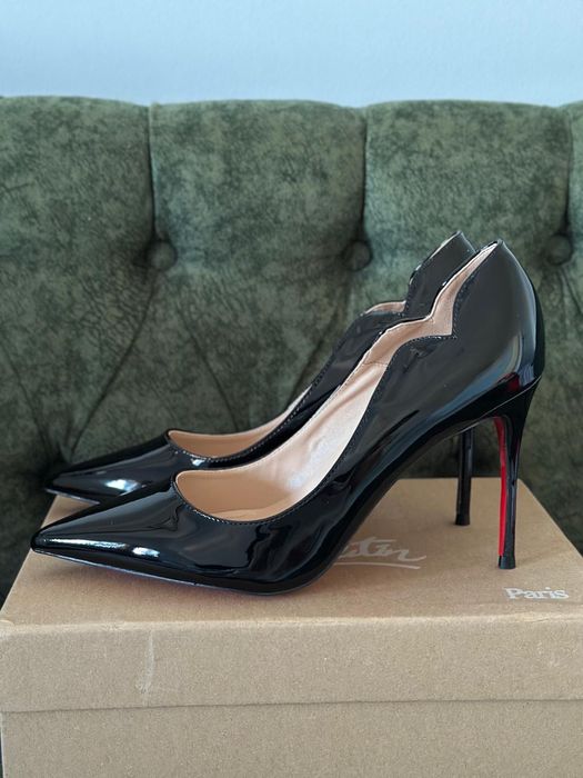 Pantofi Louboutin marime 40 pe Stoc