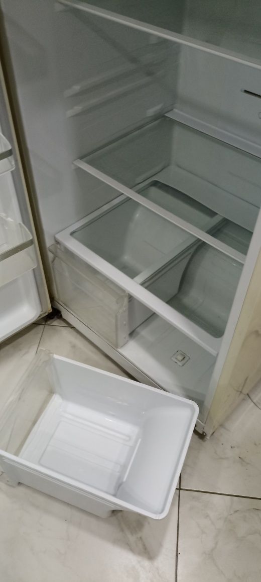 Продается большой холодильник Samsung
