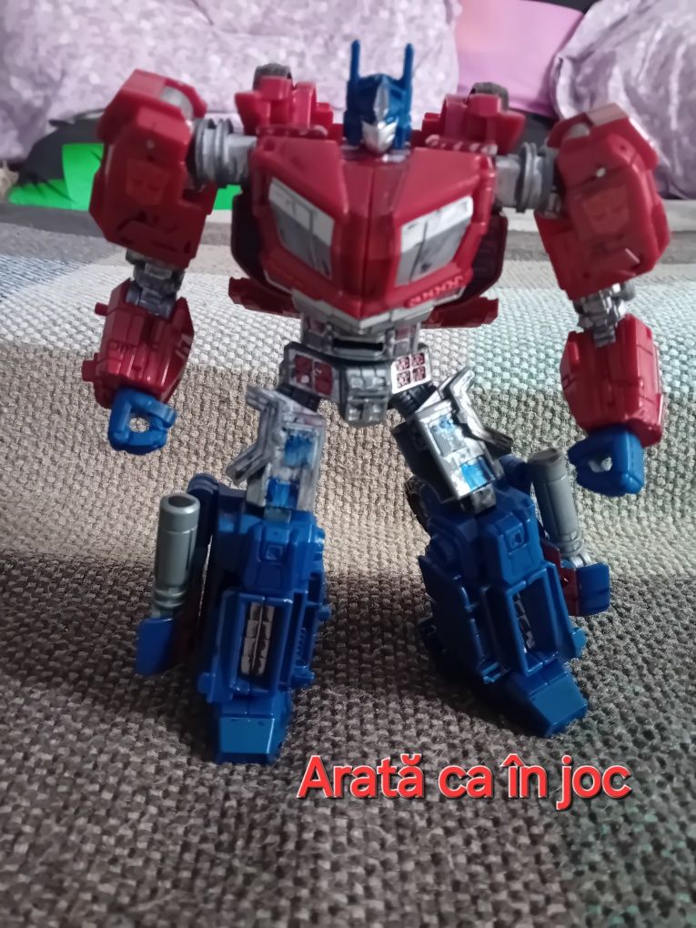 vând figurina Transformers Optimus Prime war for cybertron