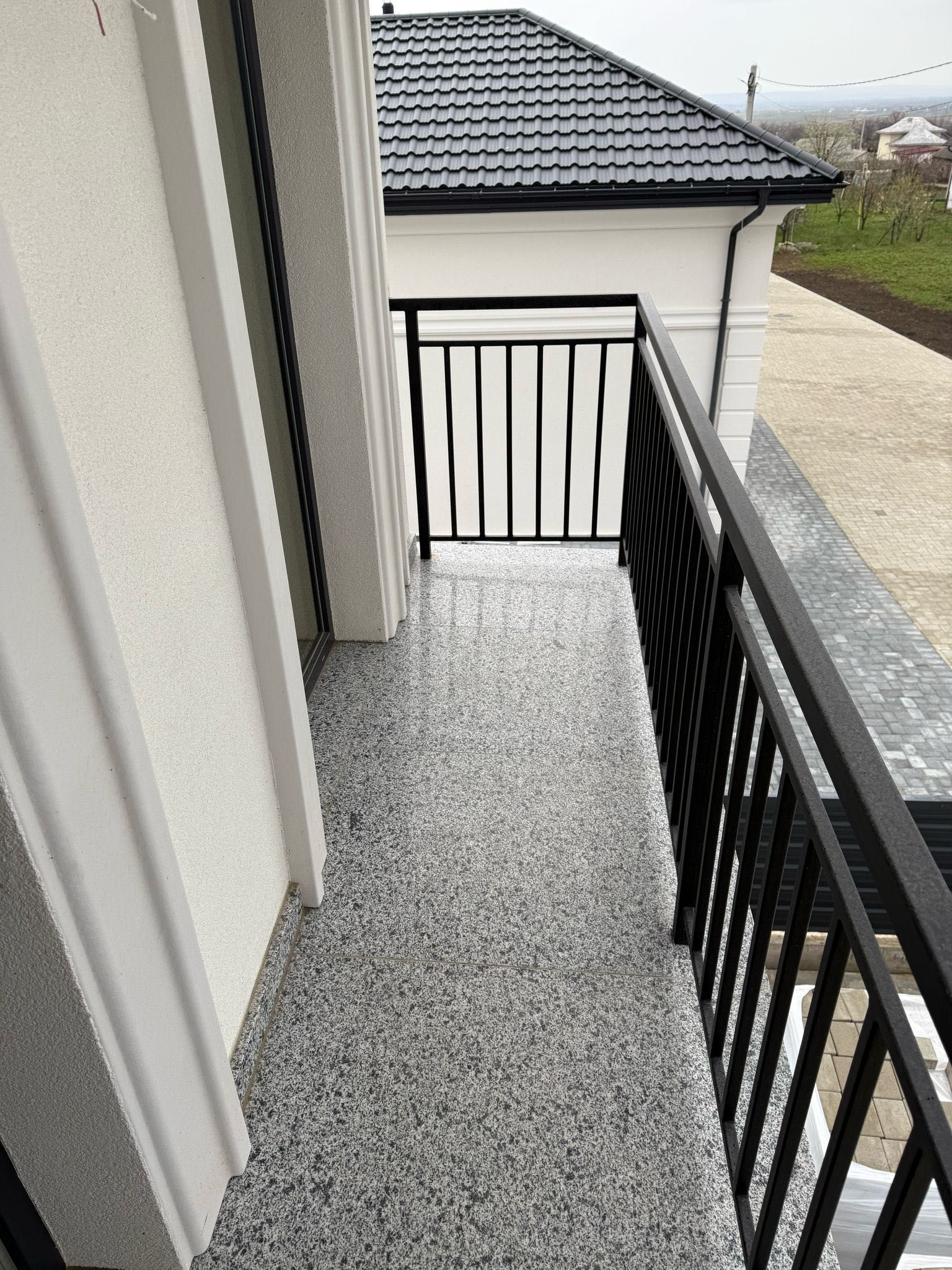 Casa ideală pentru familie – stradă privată, aproape de oraș! Lisaura