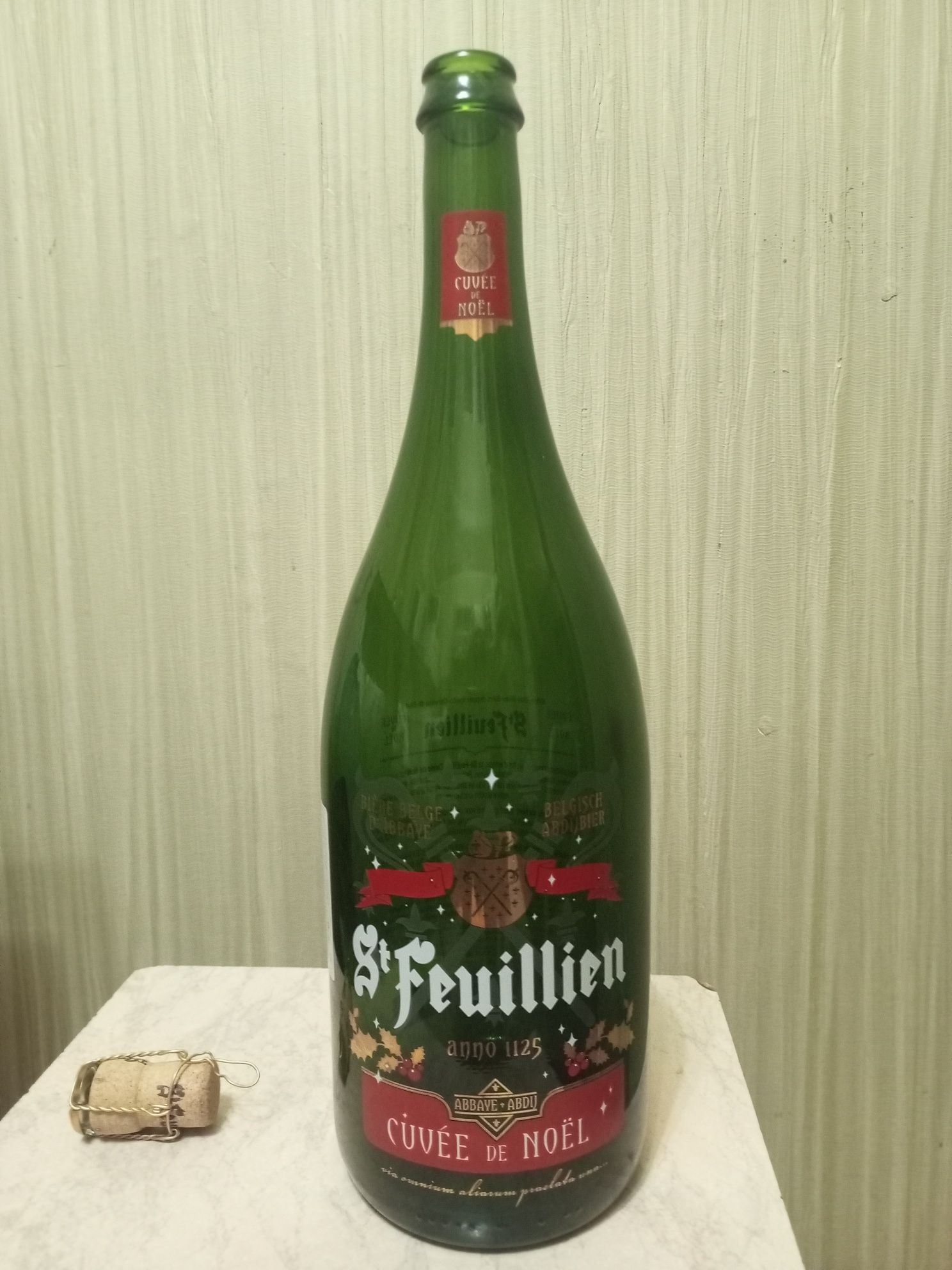 Пустая бутылка 1.5 из под пива St. Feuillien