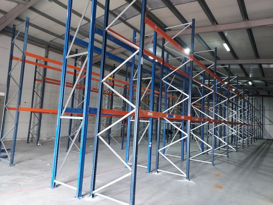 Vând rafturi metalice la super preț