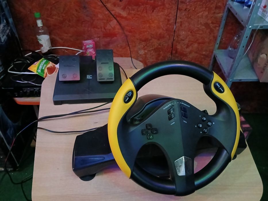 PS4 slim,memorie 1 TB,4 jocuri+Volan