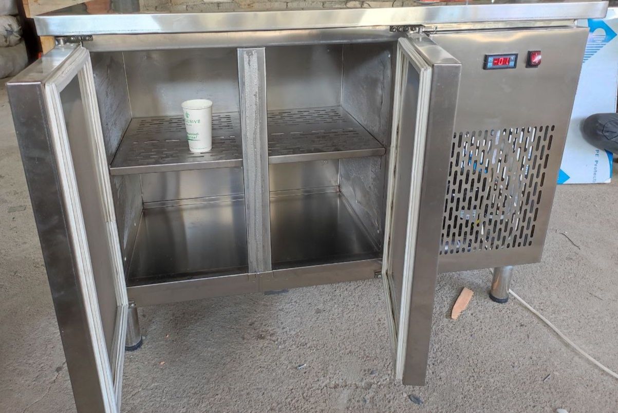 Холодильник стол из нержавеющей стали