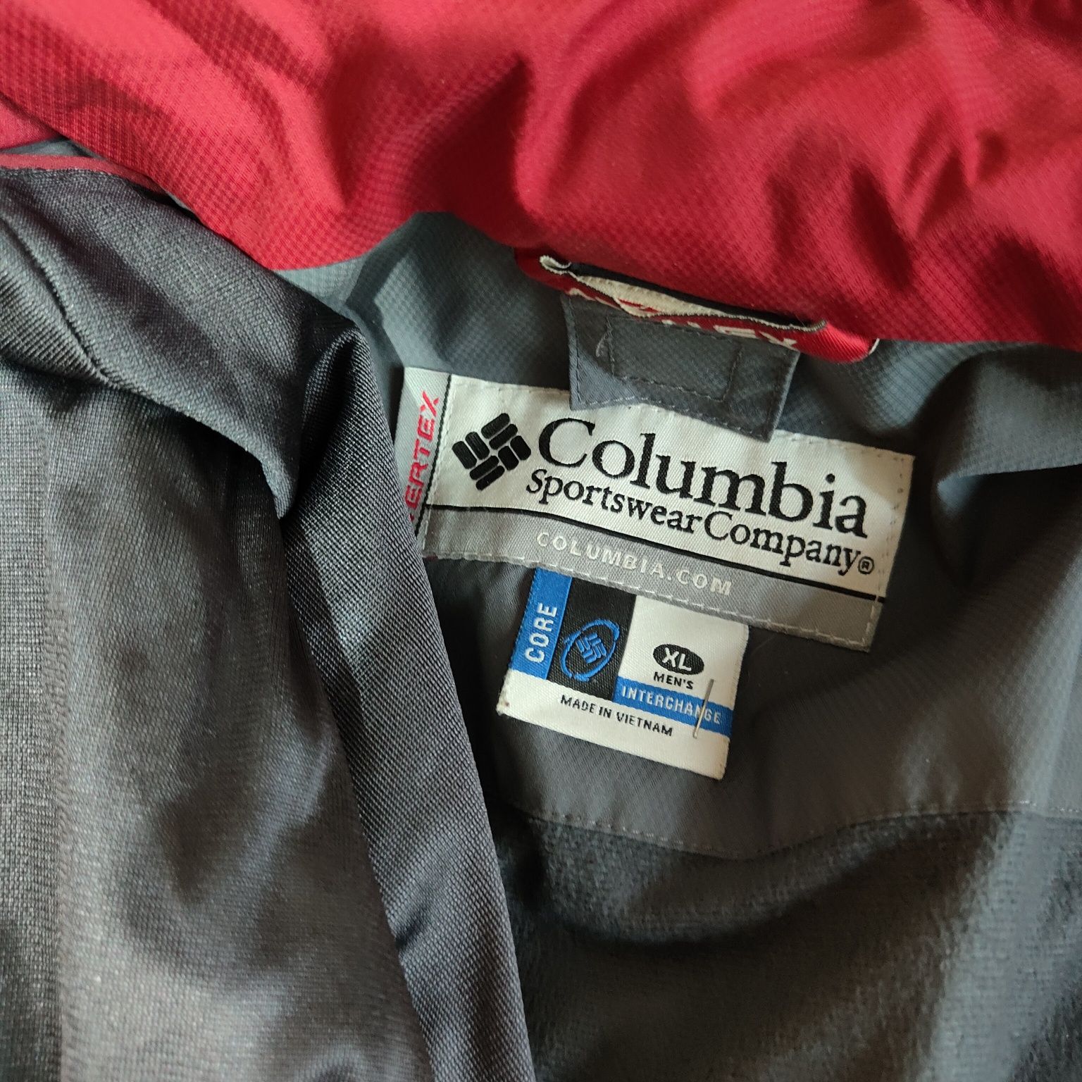 Яке Columbia за дъжд и вятър