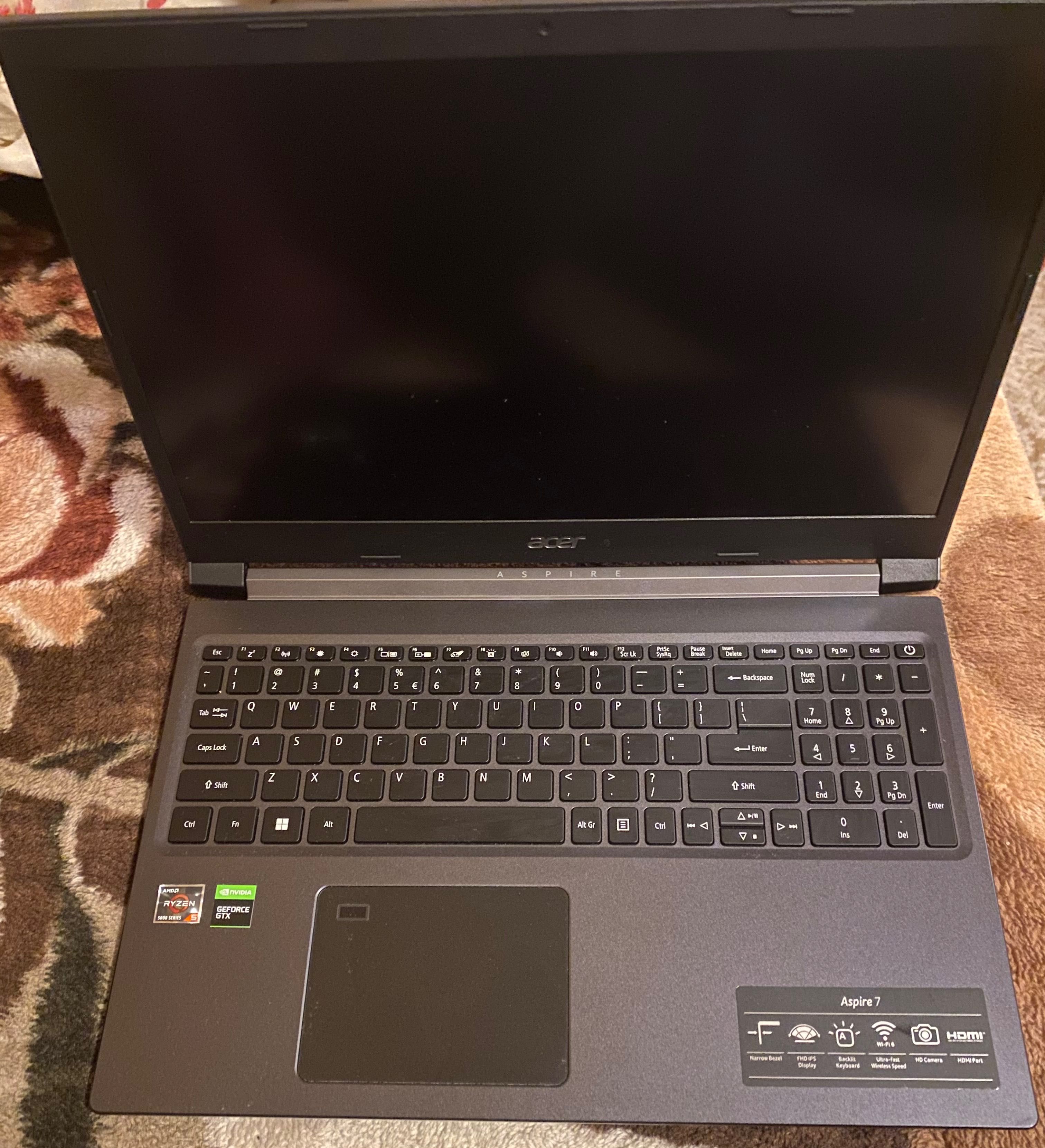 Vand laptop gaming acer aspire 7 inca 3 ani in garantie