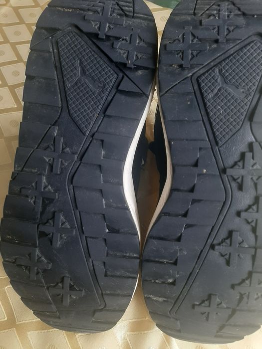 Продавам зимни топли маратонки РUMA номер 41 стелка 26.5  малко носени