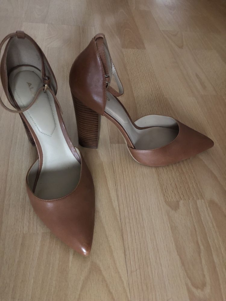 Pantofi cu toc inalt