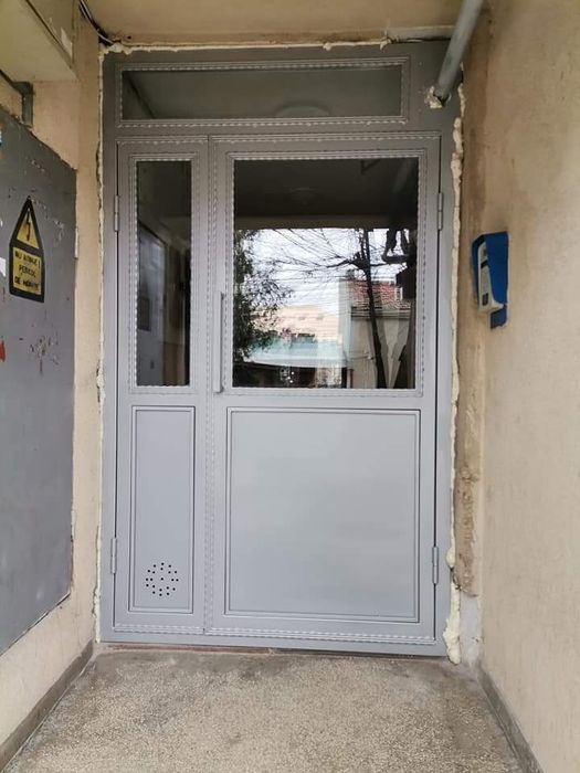 Ușă metalică intrare în bloc constanta