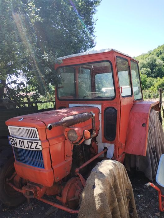 Tractor universal 445 DT