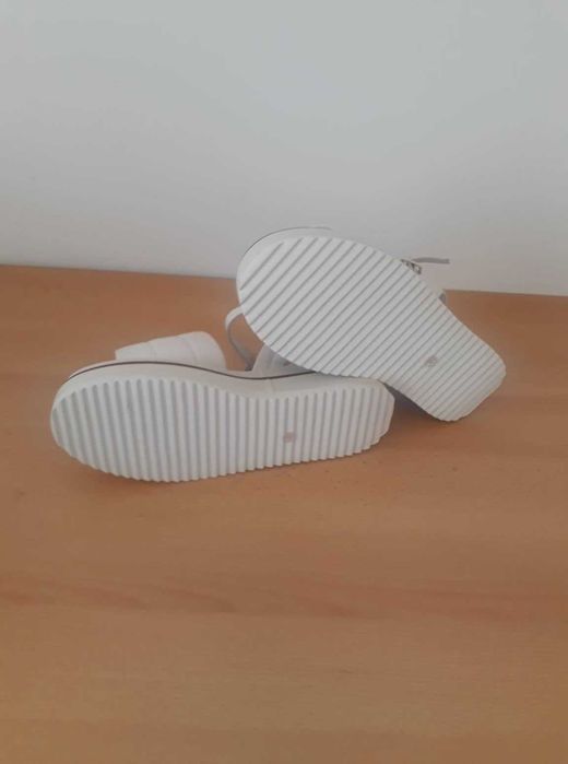 Чисто нови дамски сандали естествена кожа, италиански, номер 38