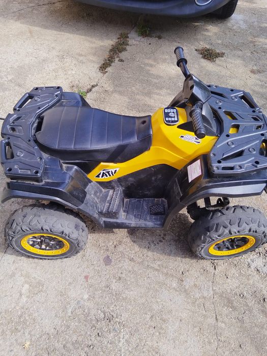 Vând ATV electric cu acumulator pt.copii Mani,roti EVA,scaun piele,24v