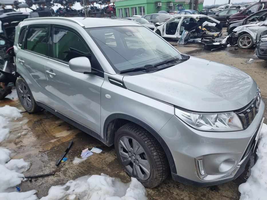 Dezmembrez Dezmembrari Suzuki Vitara 4 facelift   motor 1.0 benzina cutie de viteze 4x4 grup cardan diferential jante r17 bara fata