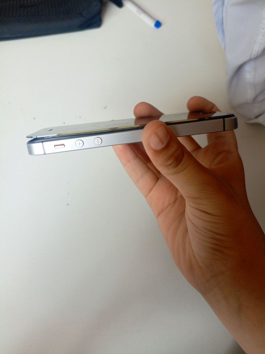 IPhone 5  se ekran ochilgan yonmaydi
