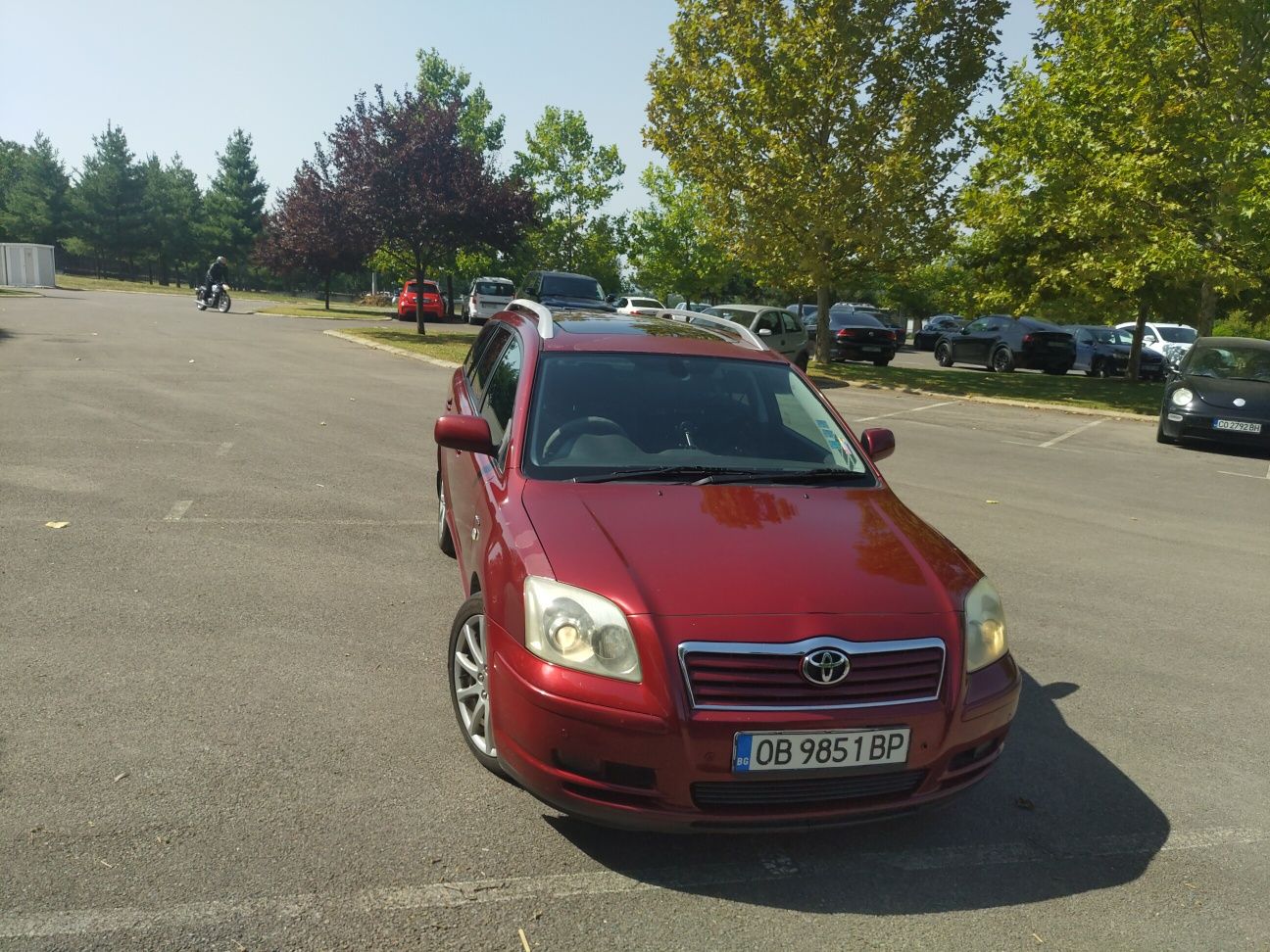 Продавам тойота Авенсис