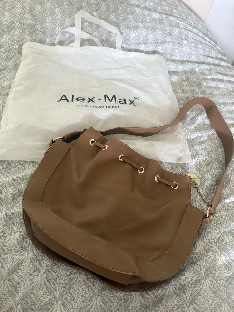 Продавам дамска чанта Alex Max
