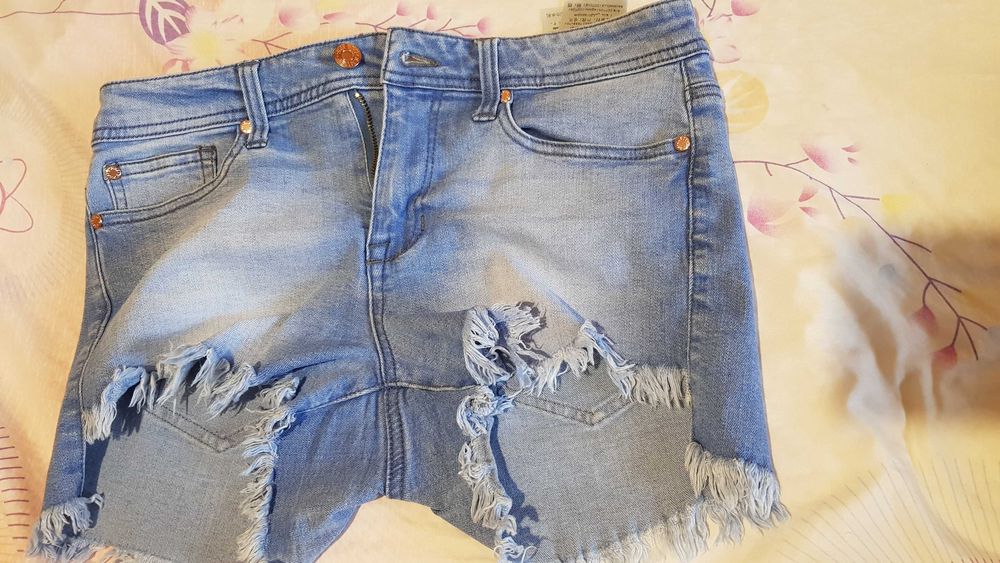 Pantaloni scurți denim originali Guess