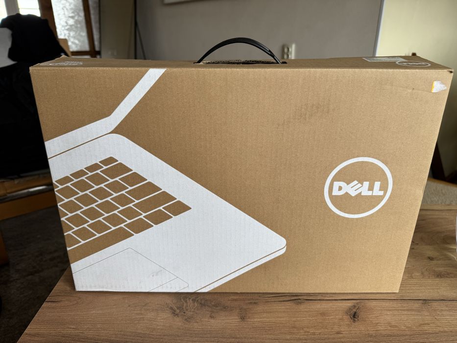 Лаптоп Dell Inspiron 3521
