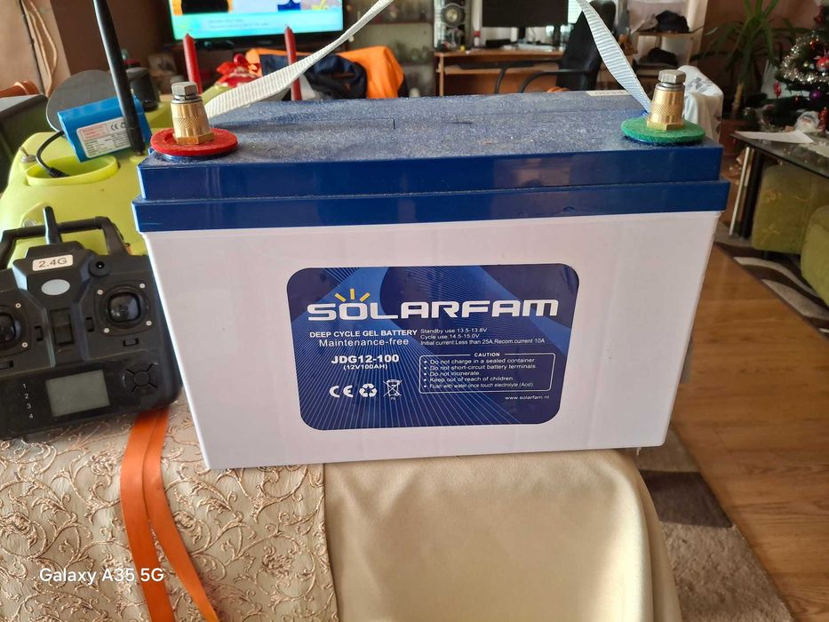 Лодка за захранка с две батерии и сонар