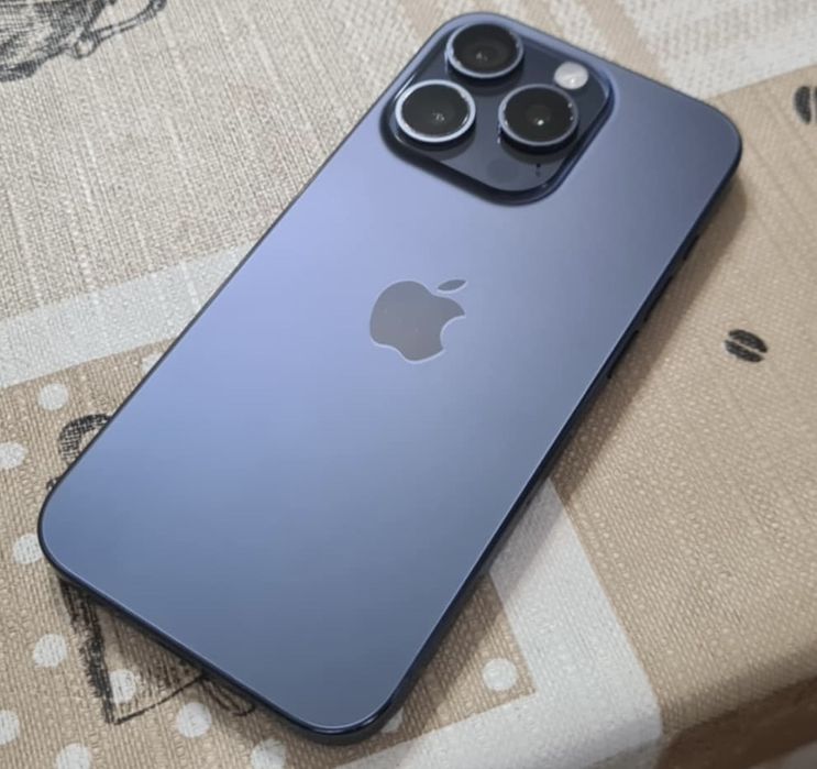 iPhone 15 Pro bLue  Titanium