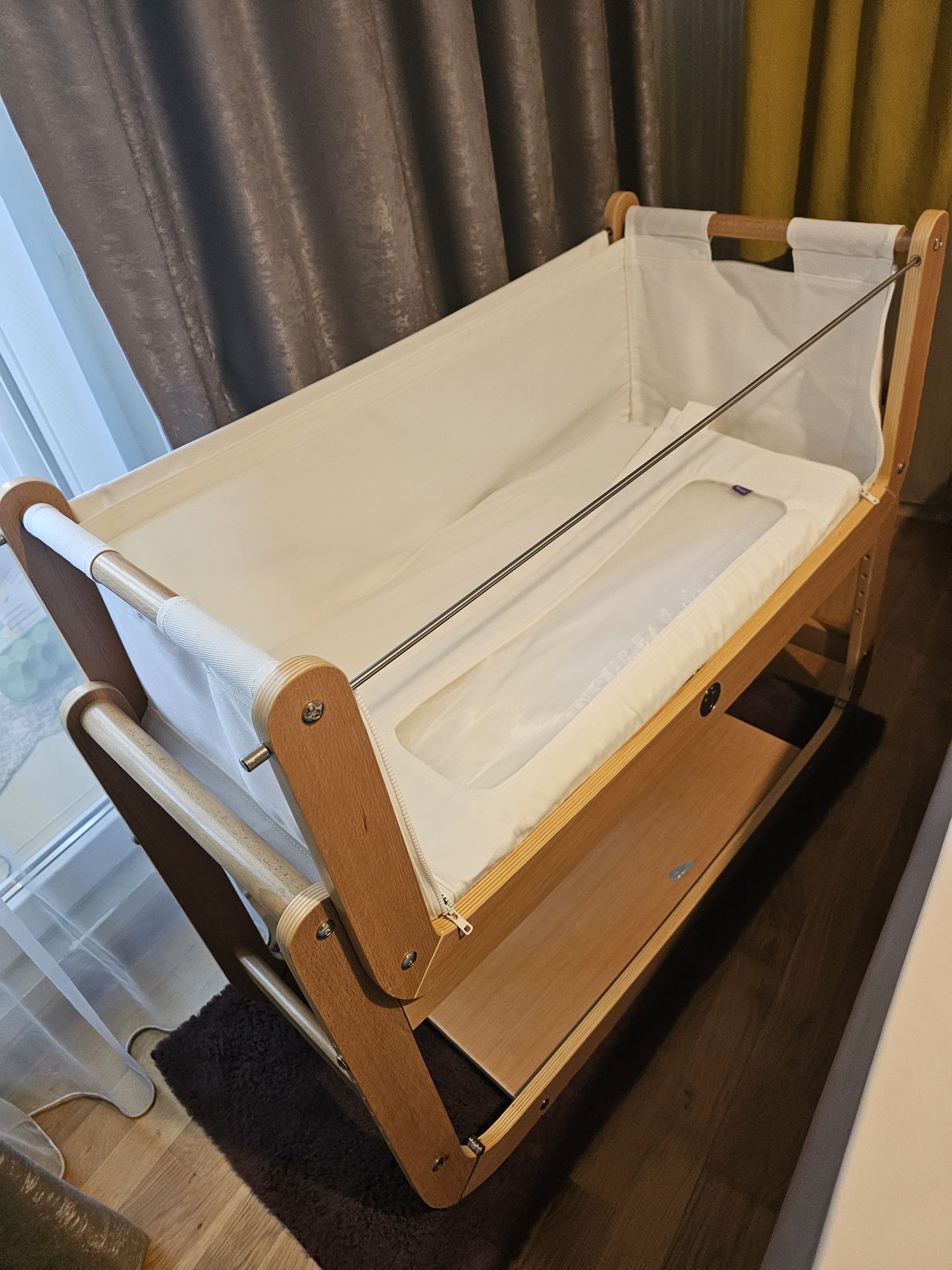 Patut SnuzPod 4 Baby Bedside Crib – Natural