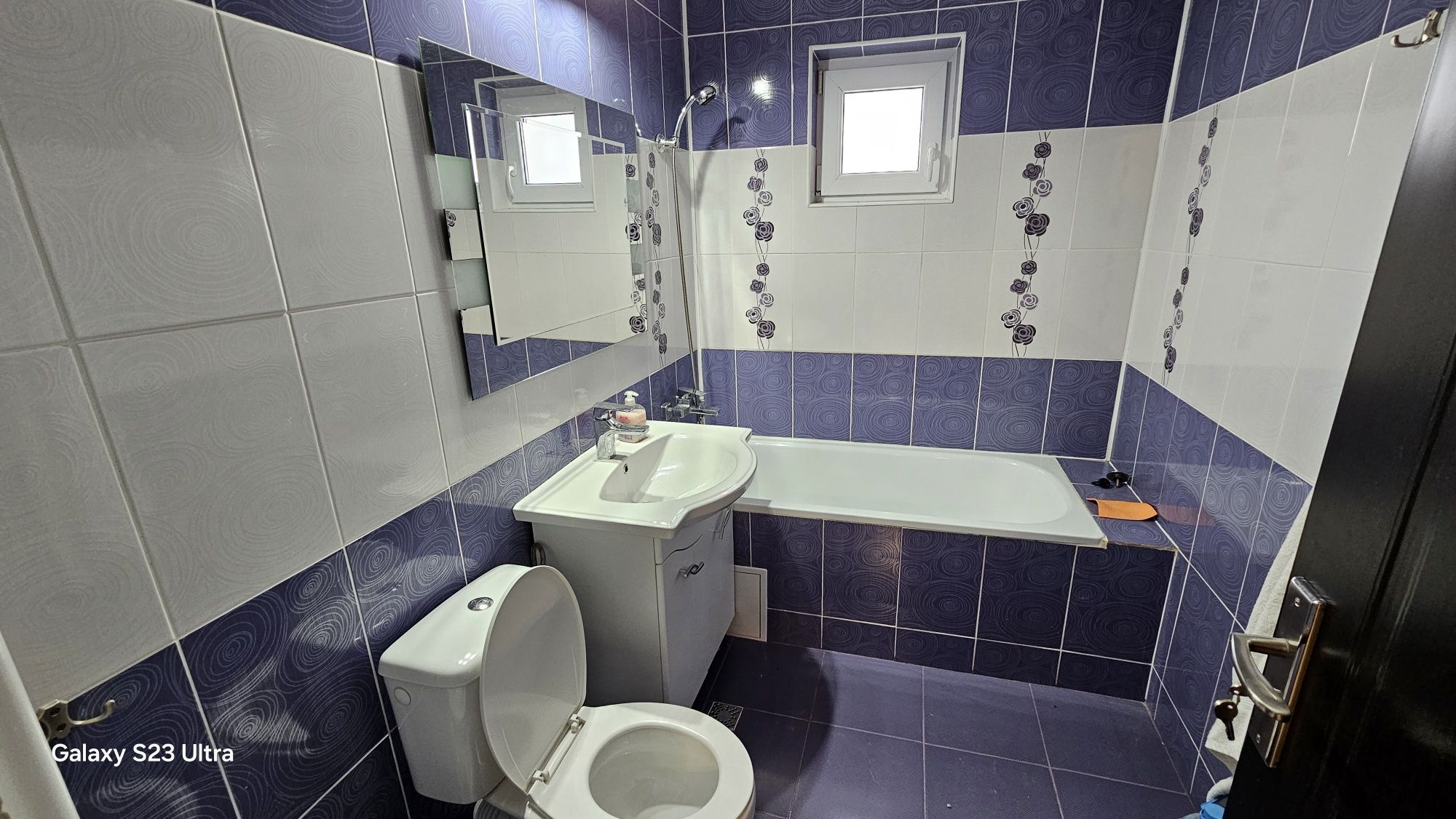 Apartament 2 camere decomandat in Onesti, zona de sus.