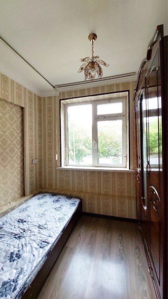 Сотилади 1 хона 2  этаж 4 этажли дом Гагарина