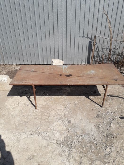 Продам металлический стол