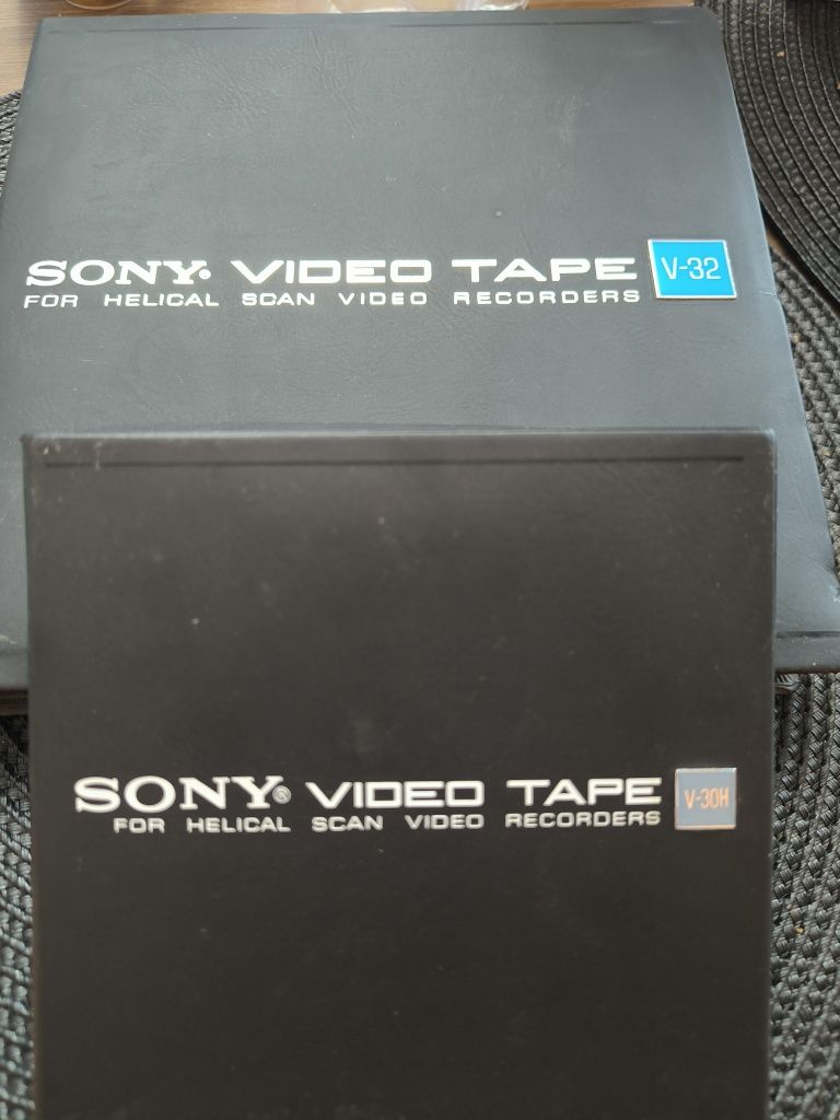 Vând Sony banda video vintage V-32 si v-30
