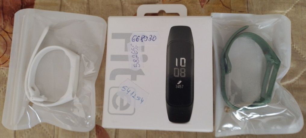 Смарт часовник / Фитнес гривна Samsung FITe, в перфектно състояние!!!