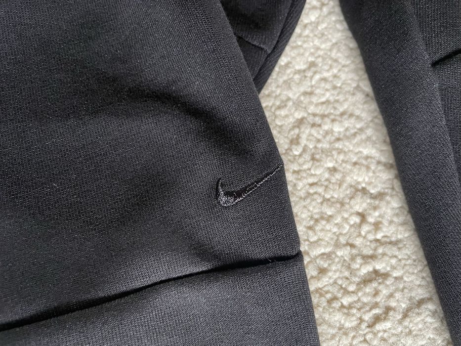 Чисто нов мъжки комплект Nike Tech Fleece (размер S)