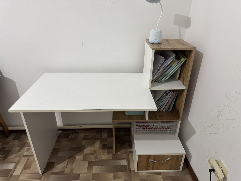 Продаю письменный стол для учебы/работы