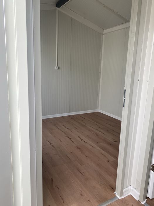 Продавам фургон нив