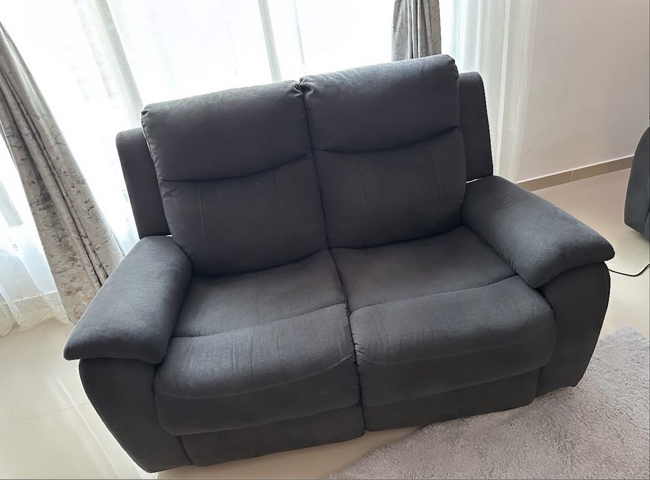 Vand canapea doua pers cu recliner automat